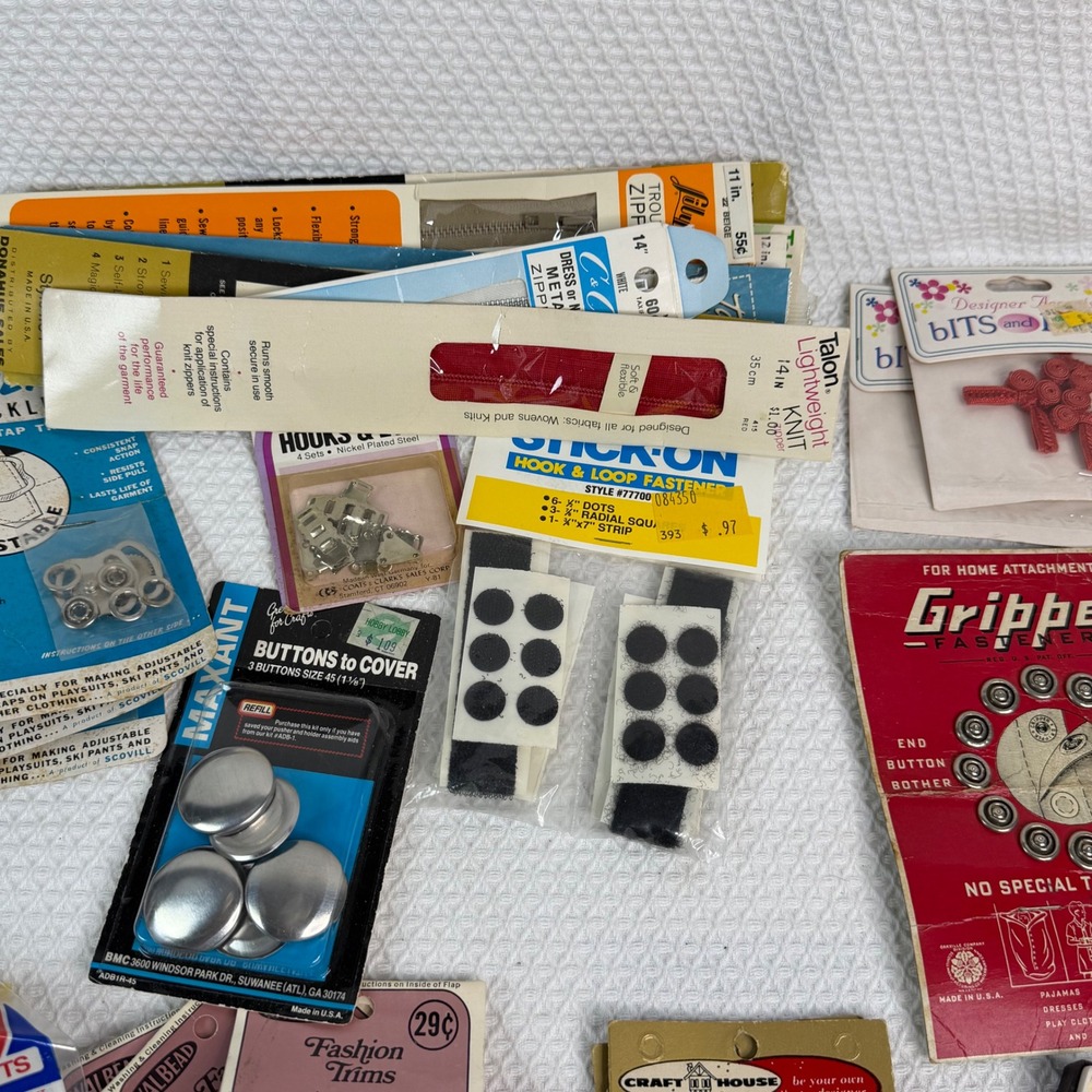 Vintage Sewing Notions Lot Wrights Rick Rack Talon Zippers Needles Buttons Bulk - Picture 8 of 10